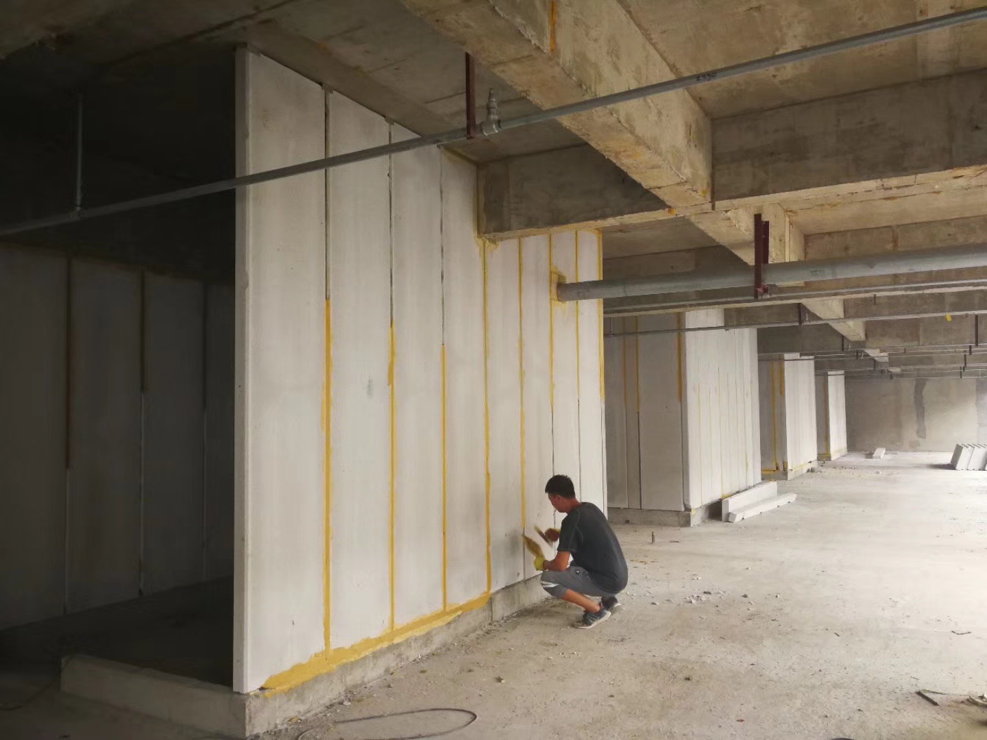 大城无机发泡轻骨料混凝土隔墙板施工技术性能研究